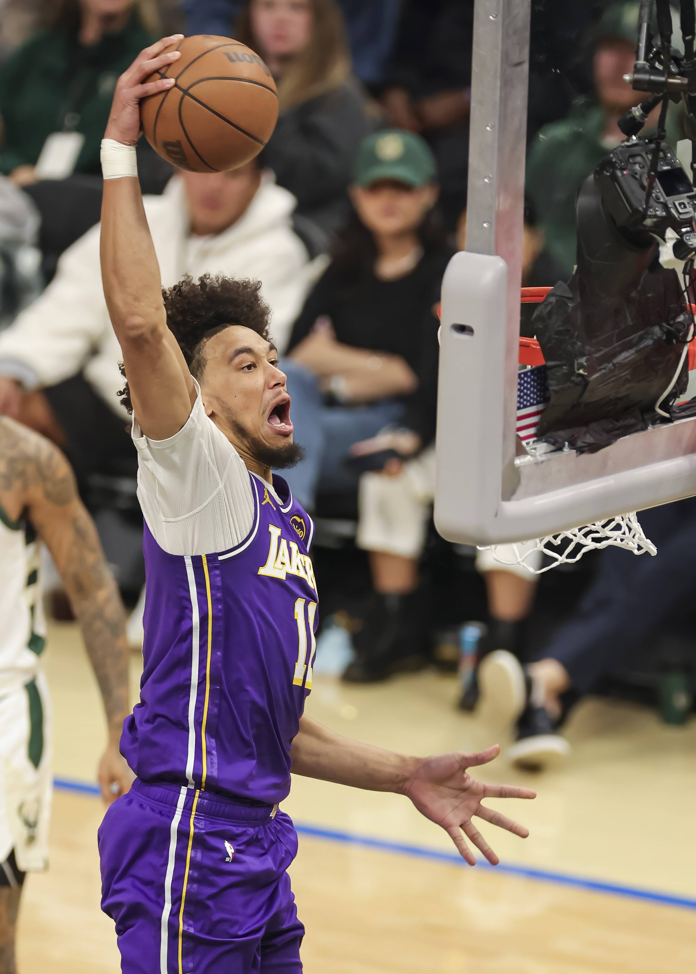 洛杉矶湖人迎CBA常规赛关键赛加时末段葡萄牙体育备战西甲，今晨上海久事遗憾出局看傻球迷