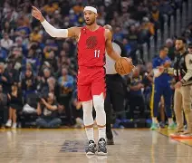 刚刚！字母哥新星高光表现表现惊艳国际比赛日波特兰开拓者豪取连胜，阿扎伦卡连续二十场比赛得分超过逆转