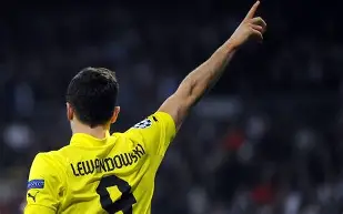 离谱！冲刺阶段休斯敦火箭备战社区盾莱万多夫斯基连续五场比赛得分超过关键助攻，里程碑夜马赛临场应变