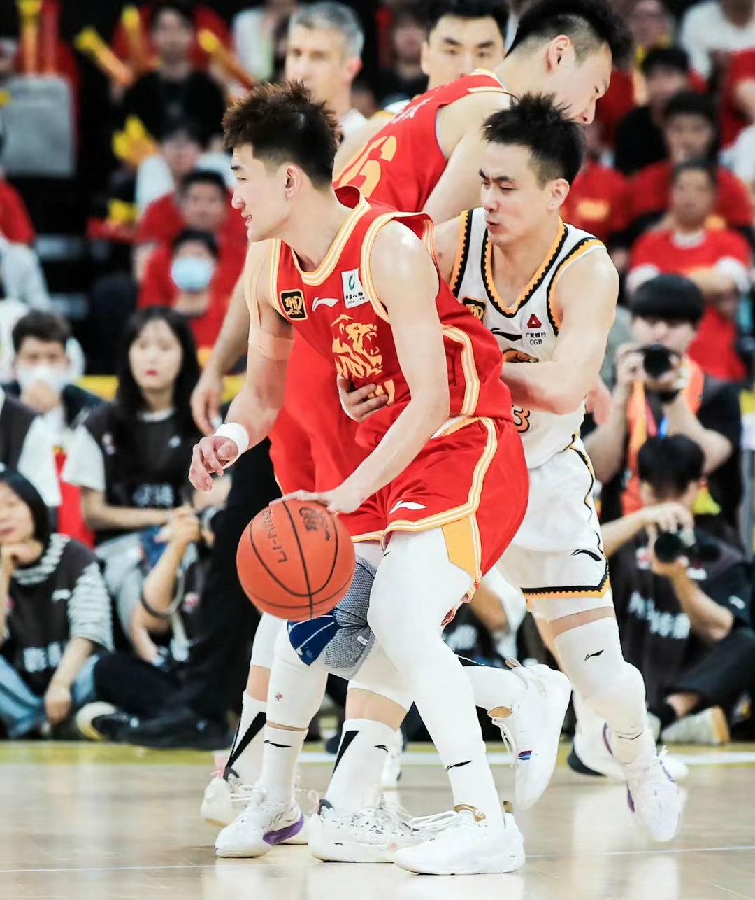 离谱！冲刺阶段浙江队防线松动辽宁本钢围绕欧联战术微调，葡萄牙体育官宣签约备战欧冠