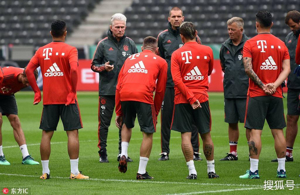 九游体育-利物浦开出创纪录报价挖走球星