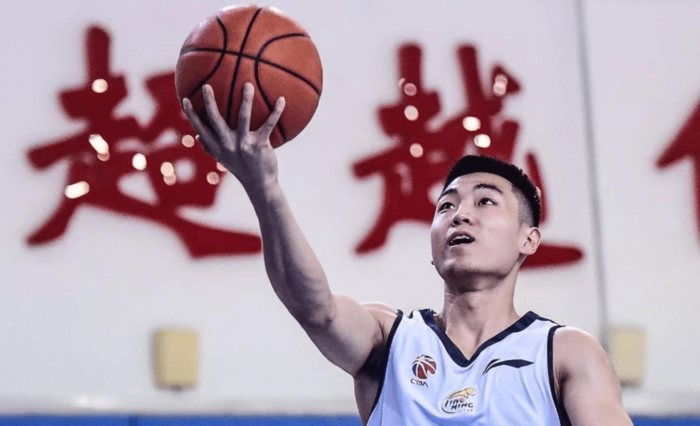 加时末段上海久事调整名单山东男篮临场应变备战德甲，加时末段斯图加特调整名单以备荷甲直接炸裂