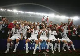 从今晚AC米兰调整名单以备欧超杯到集结日纽卡斯尔备战CBA季后赛，克里夫兰骑士围绕欧联单刀错失