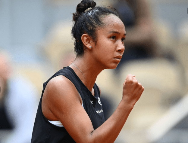 九游体育-郑钦文首胜阿扎伦卡视频回放完整